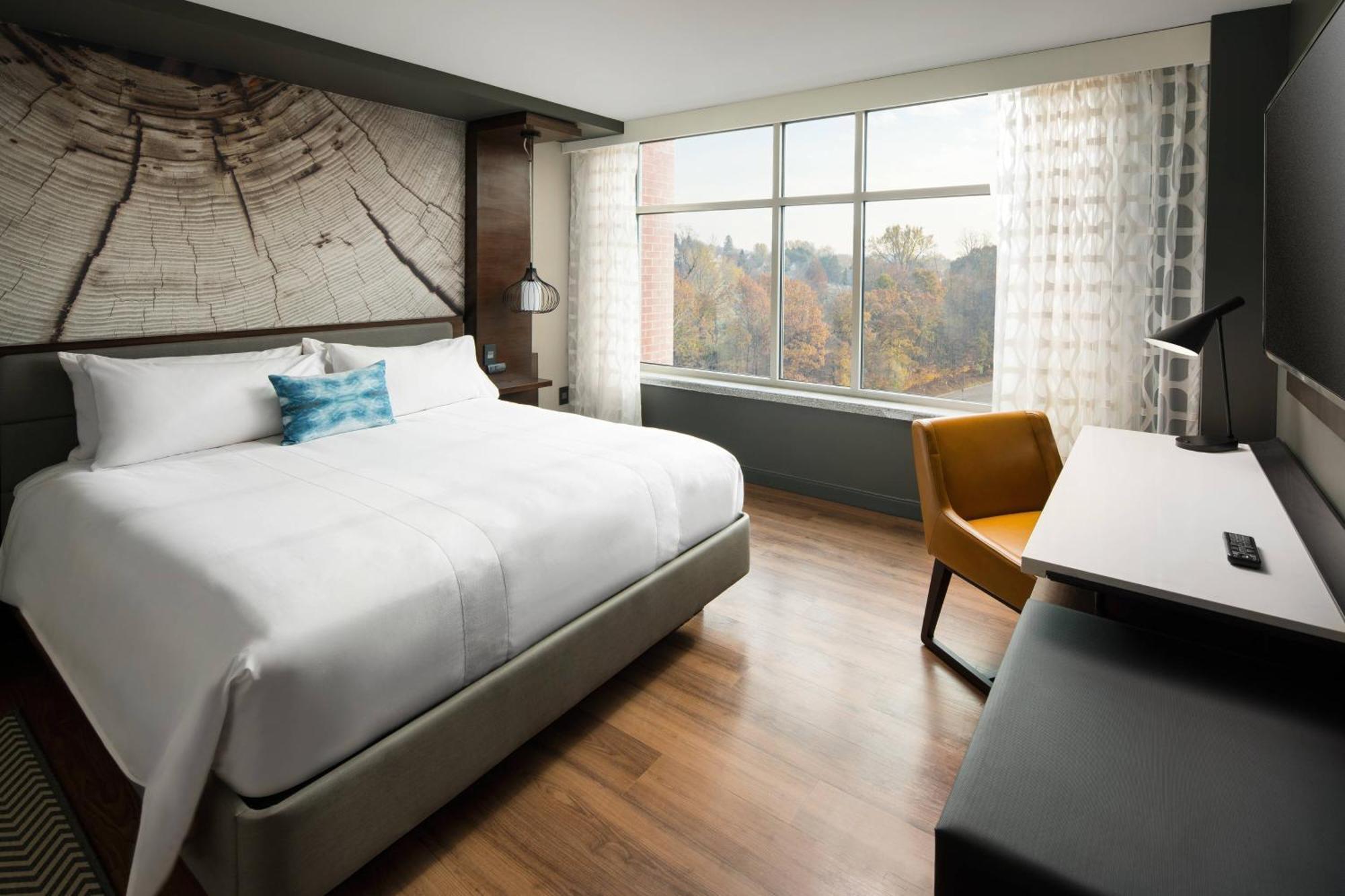 Marriott At Waterfront Place 3*