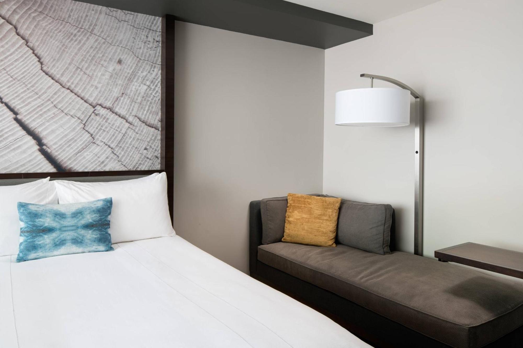 Marriott At Waterfront Place 3*
