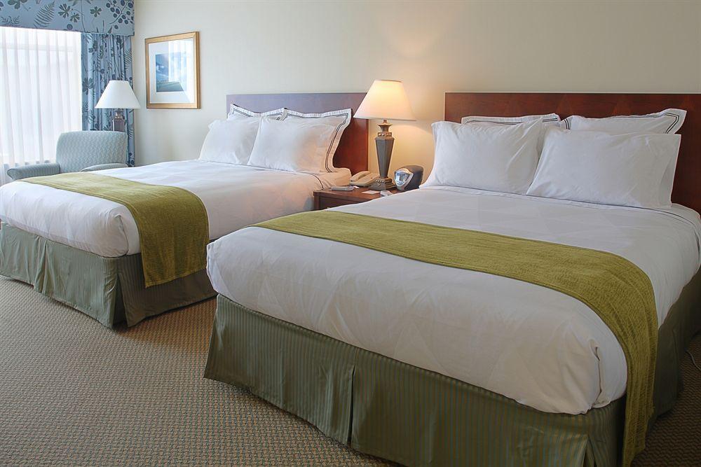 Marriott At Waterfront Place Hotel 3*